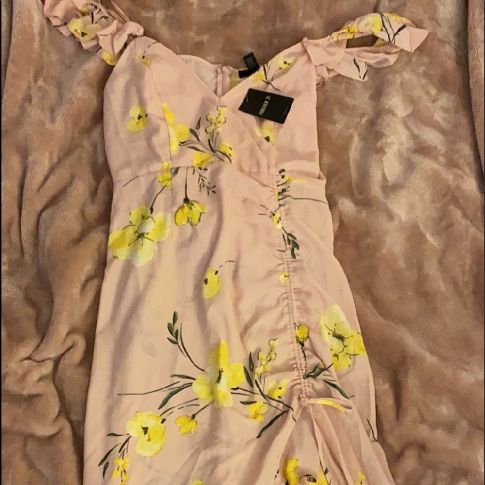 Floral print flowy dress.